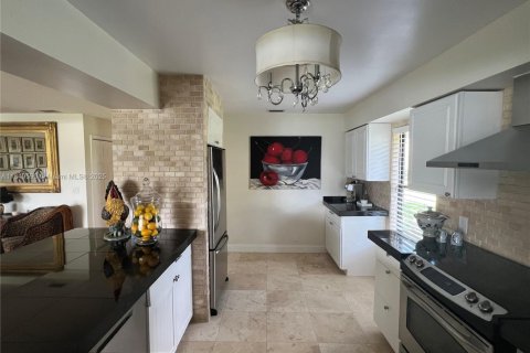 Townhouse in Palm Beach Gardens, Florida 3 bedrooms, 176.98 sq.m. № 1875661 - photo 8
