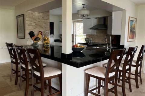 Townhouse in Palm Beach Gardens, Florida 3 bedrooms, 176.98 sq.m. № 1875661 - photo 7