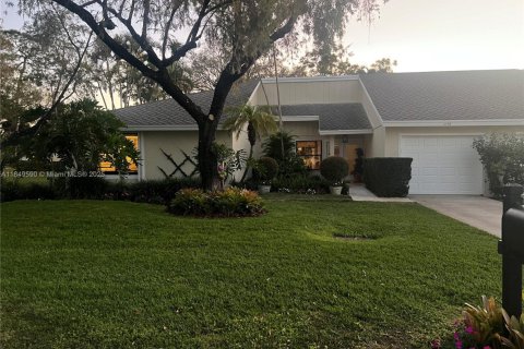 Townhouse in Palm Beach Gardens, Florida 3 bedrooms, 176.98 sq.m. № 1875661 - photo 25