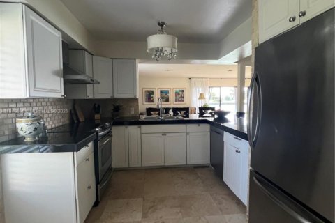 Townhouse in Palm Beach Gardens, Florida 3 bedrooms, 176.98 sq.m. № 1875661 - photo 16