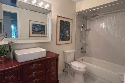 Townhouse in Palm Beach Gardens, Florida 3 bedrooms, 176.98 sq.m. № 1875661 - photo 17