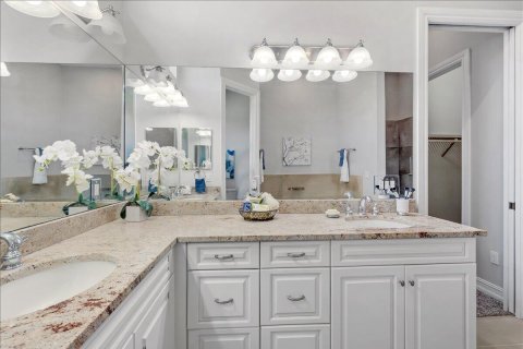 House in Vero Beach, Florida 3 bedrooms, 252.88 sq.m. № 2267630 - photo 18
