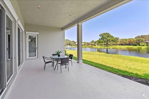 House in Vero Beach, Florida 3 bedrooms, 252.88 sq.m. № 2267630 - photo 3