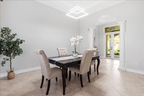 House in Vero Beach, Florida 3 bedrooms, 252.88 sq.m. № 2267630 - photo 8