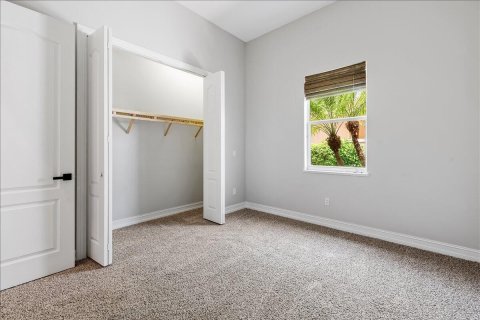 House in Vero Beach, Florida 3 bedrooms, 252.88 sq.m. № 2267630 - photo 22
