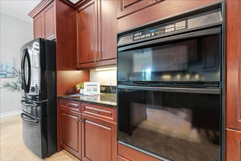 House in Vero Beach, Florida 3 bedrooms, 252.88 sq.m. № 2267630 - photo 13