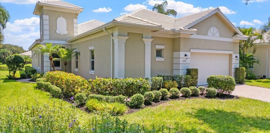 House in Vero Beach, Florida 3 bedrooms, 252.88 sq.m. № 2267630