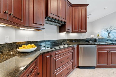 House in Vero Beach, Florida 3 bedrooms, 252.88 sq.m. № 2267630 - photo 12