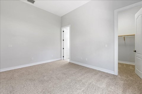 House in Vero Beach, Florida 3 bedrooms, 252.88 sq.m. № 2267630 - photo 25