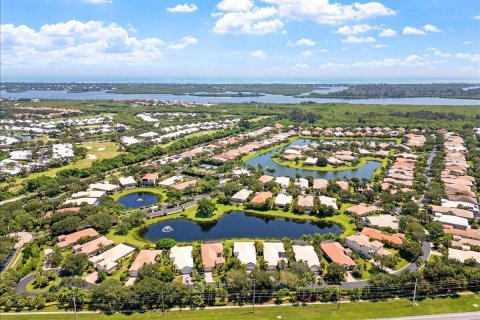 House in Vero Beach, Florida 3 bedrooms, 252.88 sq.m. № 2267630 - photo 30