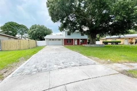 House in Kissimmee, Florida 5 bedrooms, 235.6 sq.m. № 2419840 - photo 2