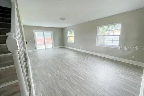 House in Kissimmee, Florida 5 bedrooms, 235.6 sq.m. № 2419840 - photo 10