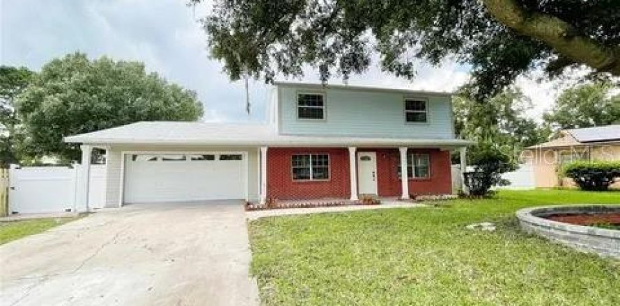 House in Kissimmee, Florida 5 bedrooms, 235.6 sq.m. № 2419840