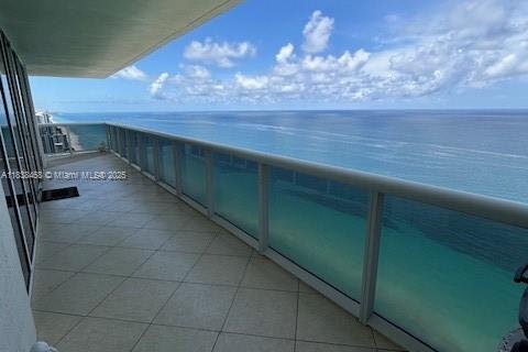 Condo in Hallandale Beach, Florida, 3 bedrooms  № 1825817 - photo 9