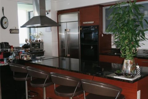 Condo in Hallandale Beach, Florida, 3 bedrooms  № 1825817 - photo 7