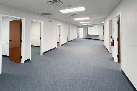 Immobilier commercial à louer à Sanford, Floride: 8361.95 m2 № 1553015 - photo 1