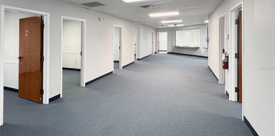 Commercial property in Sanford, Florida 8361.95 sq.m. № 1553015