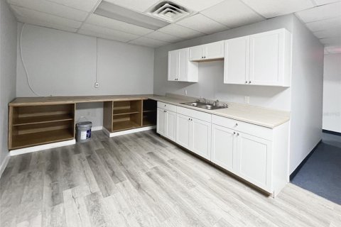 Immobilier commercial à louer à Sanford, Floride: 8361.95 m2 № 1553015 - photo 9