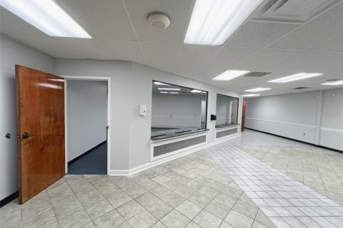 Immobilier commercial à louer à Sanford, Floride: 8361.95 m2 № 1553015 - photo 4