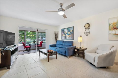 Condominio en venta en Lauderdale Lakes, Florida, 2 dormitorios, 94.85 m2 № 2083698 - foto 9