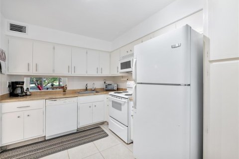 Condominio en venta en Lauderdale Lakes, Florida, 2 dormitorios, 94.85 m2 № 2083698 - foto 4