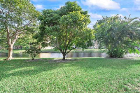Condominio en venta en Lauderdale Lakes, Florida, 2 dormitorios, 94.85 m2 № 2083698 - foto 15