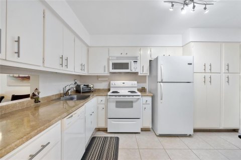 Condominio en venta en Lauderdale Lakes, Florida, 2 dormitorios, 94.85 m2 № 2083698 - foto 3
