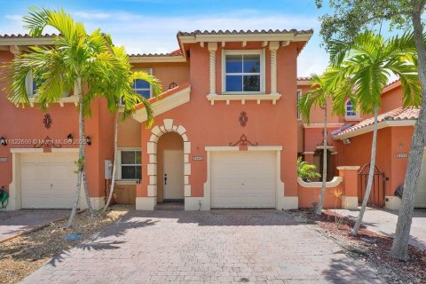 Townhouse in Miami, Florida 3 bedrooms, 158.86 sq.m. № 1787115 - photo 1