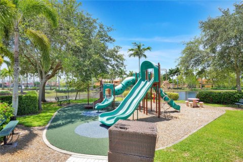 Townhouse in Miami, Florida 3 bedrooms, 158.86 sq.m. № 1787115 - photo 19