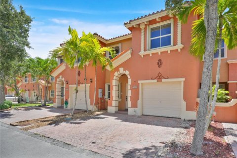 Townhouse in Miami, Florida 3 bedrooms, 158.86 sq.m. № 1787115 - photo 2