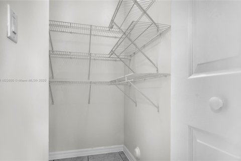 Townhouse in Miami, Florida 3 bedrooms, 158.86 sq.m. № 1787115 - photo 7