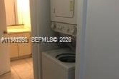 Copropriété à louer à Miami, Floride: 1 chambre, 62.24 m2 № 2024135 - photo 11