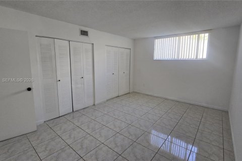 Copropriété à louer à Miami, Floride: 1 chambre, 62.24 m2 № 2024135 - photo 12