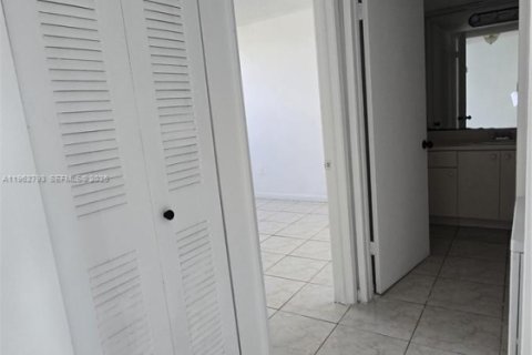 Copropriété à louer à Miami, Floride: 1 chambre, 62.24 m2 № 2024135 - photo 9