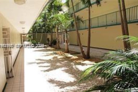 Copropriété à louer à Miami, Floride: 1 chambre, 62.24 m2 № 2024135 - photo 3