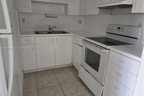 Copropriété à louer à Miami, Floride: 1 chambre, 62.24 m2 № 2024135 - photo 5