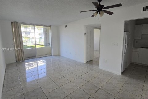 Copropriété à louer à Miami, Floride: 1 chambre, 62.24 m2 № 2024135 - photo 7