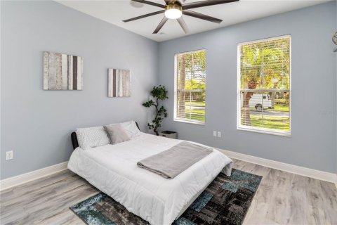 Casa en venta en Kissimmee, Florida, 4 dormitorios, 333.61 m2 № 1899328 - foto 22