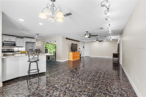 Villa ou maison à vendre à Edgewater, Floride: 3 chambres, 239.69 m2 № 2104495 - photo 9