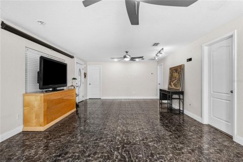Villa ou maison à vendre à Edgewater, Floride: 3 chambres, 239.69 m2 № 2104495 - photo 8
