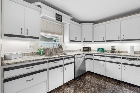 Villa ou maison à vendre à Edgewater, Floride: 3 chambres, 239.69 m2 № 2104495 - photo 15