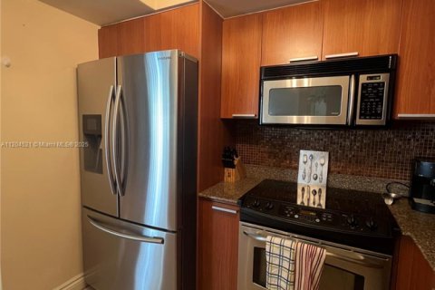 Снять в аренду кондоминиум в Санни-Айлс-Бич, Флорида 2 спальни, 159.33м2, № 2034921 - фото 4