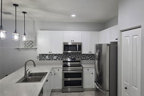 Снять в аренду таунхаус в Хомстед, Флорида 3 спальни, 143.44м2, № 1922532 - фото 7