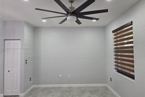Снять в аренду таунхаус в Хомстед, Флорида 3 спальни, 143.44м2, № 1922532 - фото 11