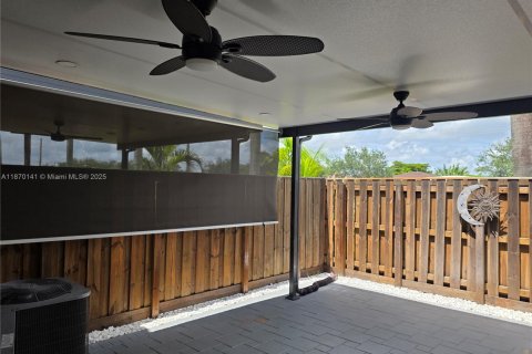 Снять в аренду таунхаус в Хомстед, Флорида 3 спальни, 143.44м2, № 1922532 - фото 14