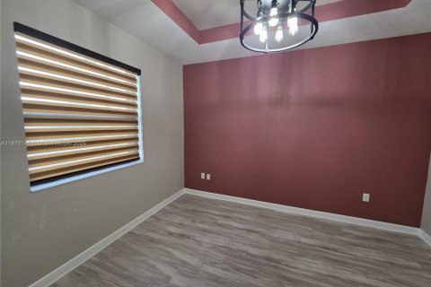 Снять в аренду таунхаус в Хомстед, Флорида 3 спальни, 143.44м2, № 1922532 - фото 17