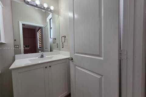 Снять в аренду таунхаус в Хомстед, Флорида 3 спальни, 143.44м2, № 1922532 - фото 18