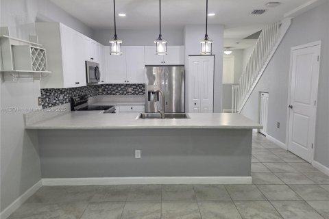 Снять в аренду таунхаус в Хомстед, Флорида 3 спальни, 143.44м2, № 1922532 - фото 10