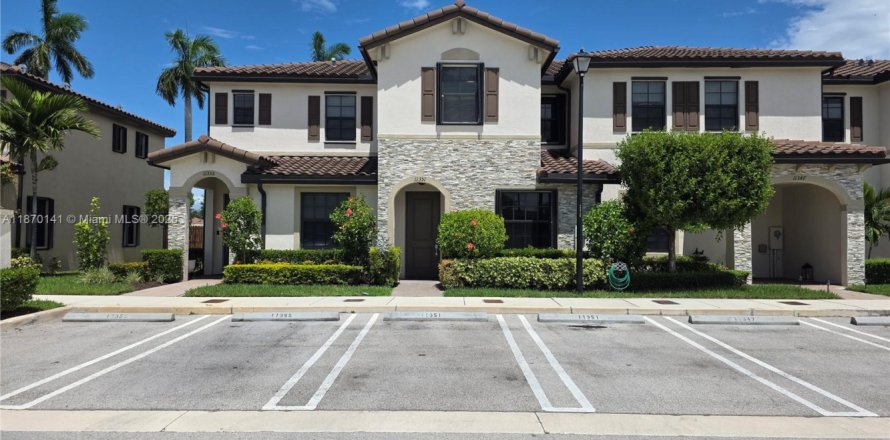 Таунхаус в Хомстед, Флорида 3 спальни, 143.44м2 № 1922532