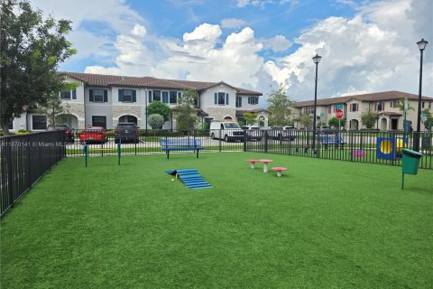 Снять в аренду таунхаус в Хомстед, Флорида 3 спальни, 143.44м2, № 1922532 - фото 25